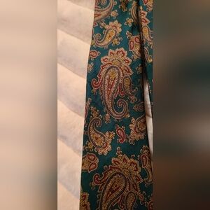 Vintage 100% Silk, Made In The U.S.A. Paisley Patterned Tie. Adult/teen/child
